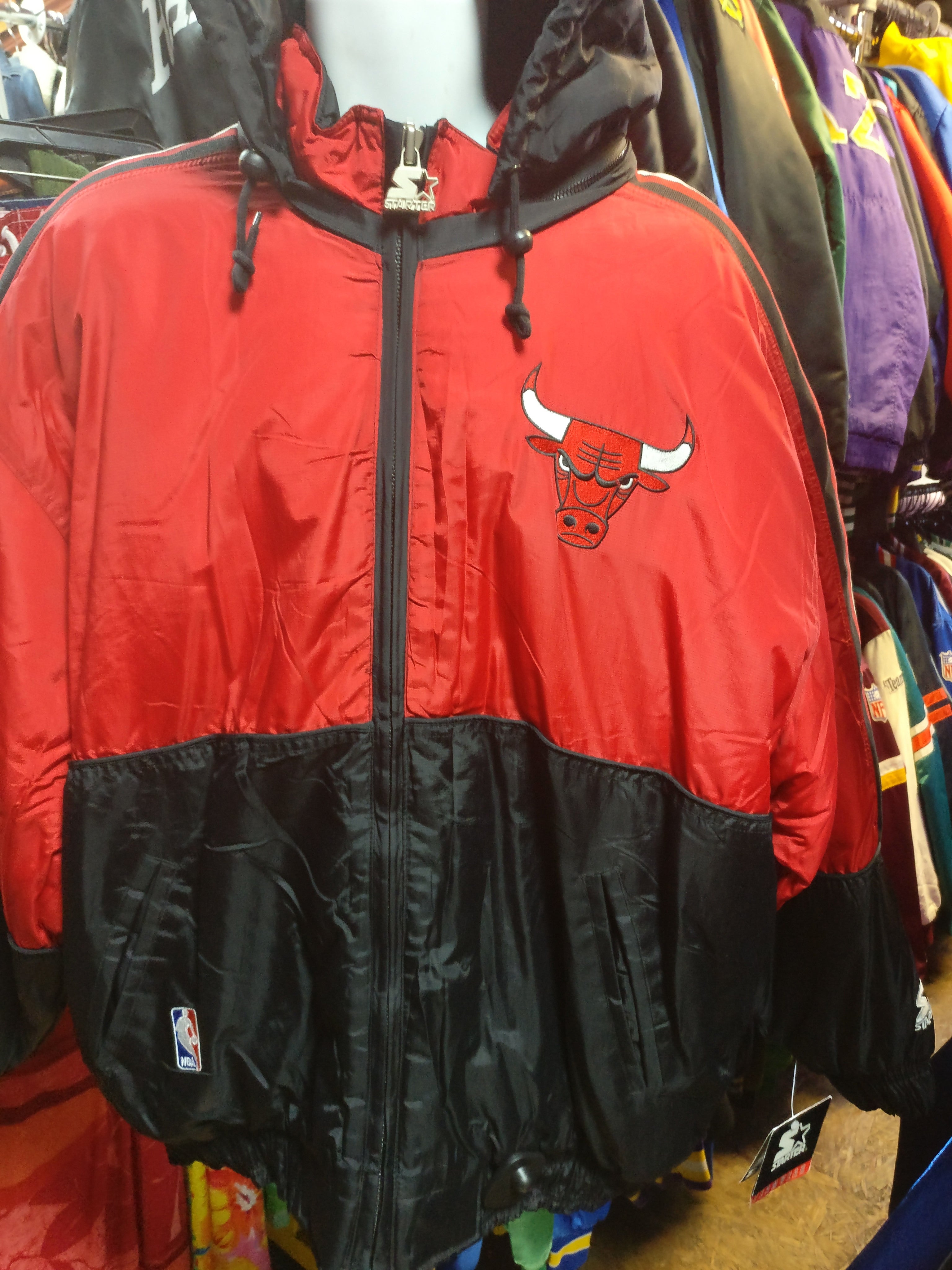 Vintage 2000s CHICAGO BULLS NBA Starter Nylon Jacket XL